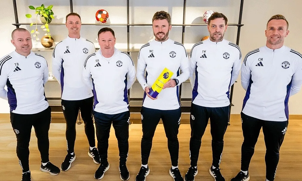 Carrick giành giải HLV hay nhất tháng ở Ngoại hạng Anh