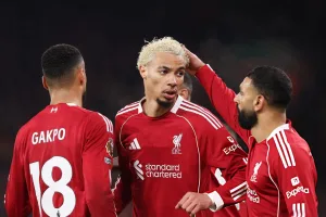 Liverpool đẩy Man Utd khỏi nhóm dự cúp châu Âu