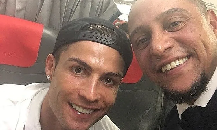 Roberto Carlos: 'Ronaldo nên thi đấu vĩnh viễn'